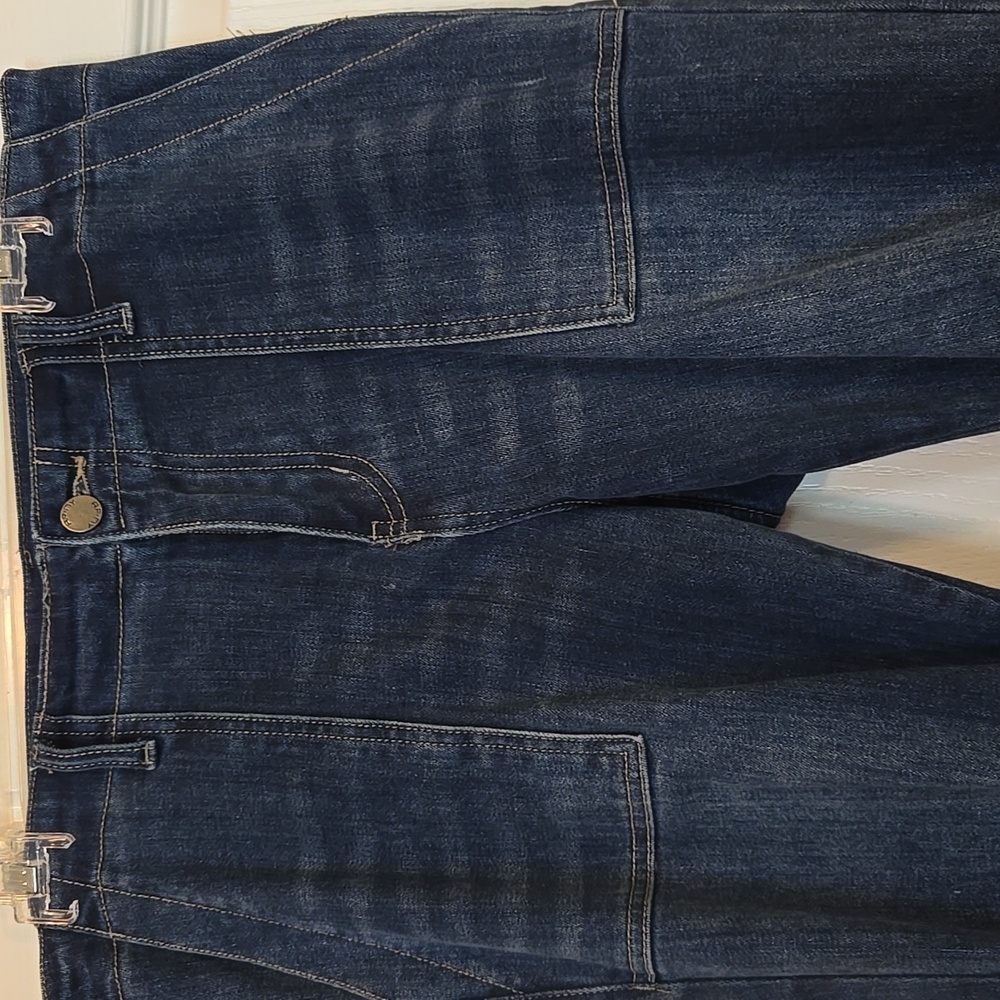 Women's Cropped Distressed Jeans - Picture 2 of 11